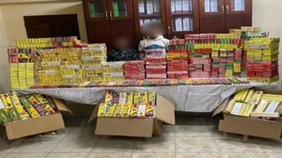 الداخلية تداهم ورشة تصنيع ألعاب نارية فى الفيوم وتضبط 4 آلاف قطعة