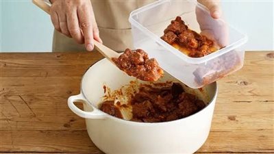 وفاة طالبة سوهاج تسلط الضوء على مخاطر ترك الطعام خارج الثلاجة 