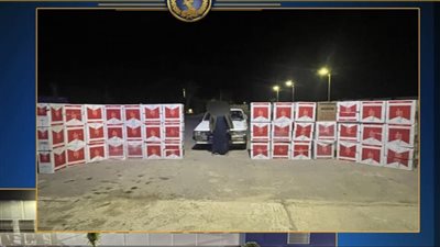 الأمن يصادر سجائر مجهولة المصدر بحوزة شخصين بمطروح