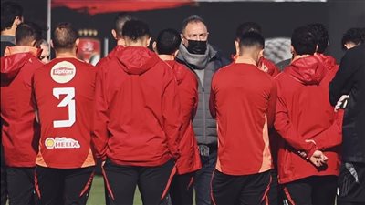 رحيل مفاجئ يلوح في الأفق داخل الأهلي وقرارات مصيرية للاعبين