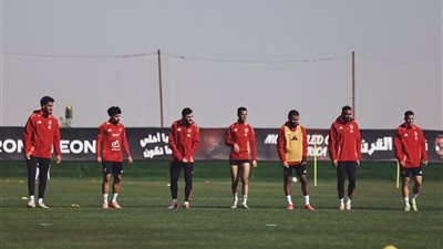 11 لاعباً.. غيابات مؤثرة في الأهلي أمام شباب بلوزداد الليلة