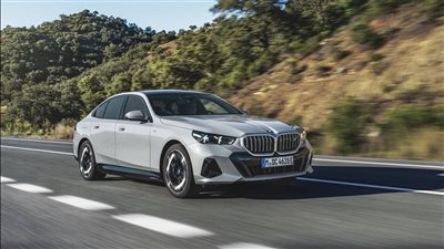بعد إطلاق موديلات 2025.. تعرف على ما تقدمه BMW الفئة الخامسة وأسعارها 
