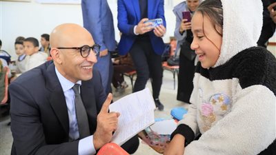 بمرافقة وفد من الصحف والمواقع.. وزير التعليم يتابع انتظام الدراسة بمحافظة الغربية