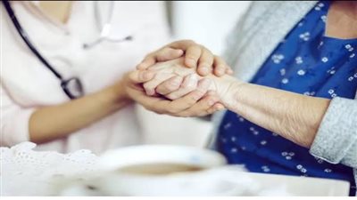 هل يزيد الطقس البارد من مخاطر السقوط لدى مرضى باركنسون؟.. نصائح للوقاية