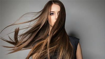 «بلا كيماويات» وصفات طبيعية لشعر ناعم وطويل