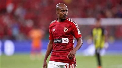 نجم الأهلي السابق يثير الجدل بشأن مستقبل بيرسي تاو مع الأحمر