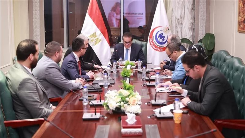 اجتماع وزير الصحة
