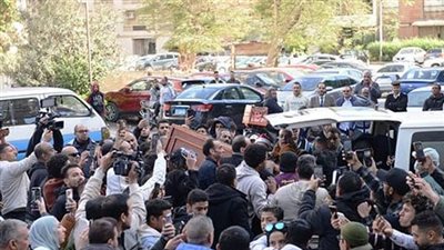 تشييع جثمان الراحل أحمد عدوية لمثواه الأخير بمشاركة أصدقائه وعائلته