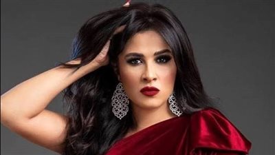 صانعة البهجة.. احتفال ياسمين عبد العزيز بعيد ميلادها الـ 45 