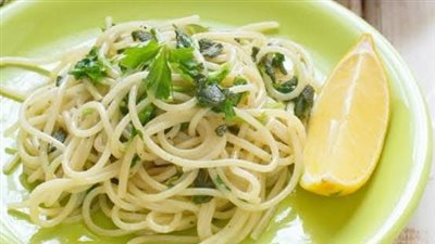 وصفة المكرونة بالجبن والليمون مع دجاج بالزبدة والثوم بطريقة شهية