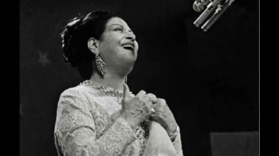 شاهد مقطع صوتي نادر لأم كلثوم أثناء تلاوة القرآن الكريم بصوت جذاب