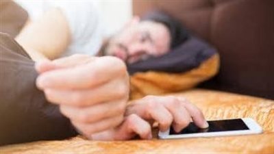 احذر وضع هاتفك بجانب رأسك أثناء النوم.. نصائح لحماية نفسك من المخاطر