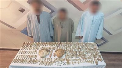 الداخلية تضبط شخصين بحوزتهما تابوتا أثريا بداخله مومياء ببنى سويف