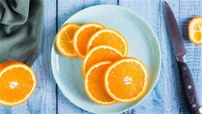 أضرار البرتقال والأطعمة والمشروبات الممنوع تناولها معه