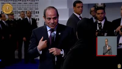 السيسي لوالدة عمر القاضي: أدتيني حاجة جميلة وهحتفظ بيها بكل حب وتقدير