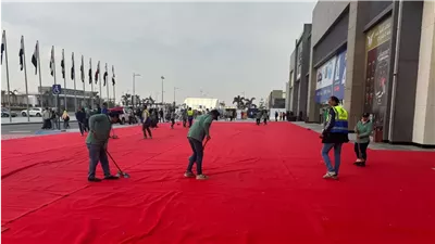 معرض الكتاب يخصص مكانا لأداء صلاة الجمعة للزوار