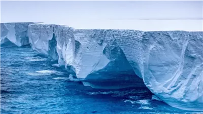 كارثة وشيكة.. تحرك أكبر جبل جليدى مع التيار السائد نحو جزيرة جورجيا