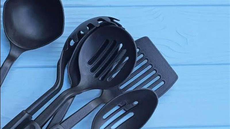 الأدوات البلاستيكية