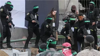 بينهم أربيل يهود.. الصليب الأحمر يتسلم المحتجزين الإسرائيليين فى غزة