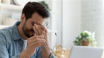 حافظ على بصرك.. عادات صحية وأطعمة تحمي عينيك من أضرار الشاشات