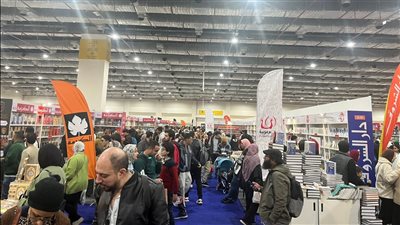 الجمعة اليتيمة.. توافد مئات الآلاف من الزوار لمعرض القاهرة للكتاب
