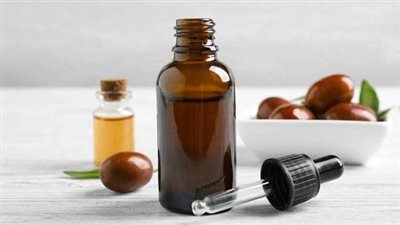 كيف تختارين الزيت المثالي لشعرك؟ جوز الهند للتغذية والأرجان للنعومة