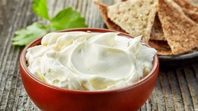 للسندويتشات والحلويات.. أسهل طريقة لتحضير الجبنة الكريمية في المنزل