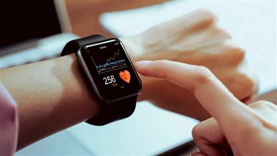 خلي بالك.. FDA تحذر من مخاطر محتملة لأجهزة قياس السكر المتصلة بالهاتف