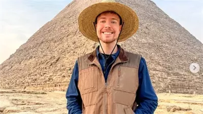 تخطى حاجز الـ43 مليون مشاهدة.. مستر بيست ينشر صوراً جديدة أمام الأهرامات