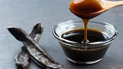 دبس الخروب.. الفوائد الصحية لكنز رمضان الذي لا غنى عنه