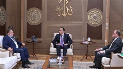 محافظ البنك المركزي يستعرض موقف الاحتياطى النقدى الأجنبي مع رئيس الوزراء