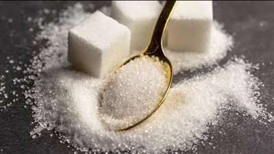 هل يؤثر الإفراط في تناول السكر على تفاقم الالتهابات؟.. رأي الخبراء