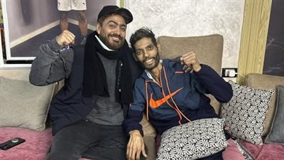 تامر حسنى يفاجئ لاعب الزمالك السابق إبراهيم شيكا بزيارته فى منزله