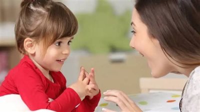 خطأ شائع ترتكبه الأمهات قد يؤخر نطق الأطفال.. اكتشفيه وتجنبيه