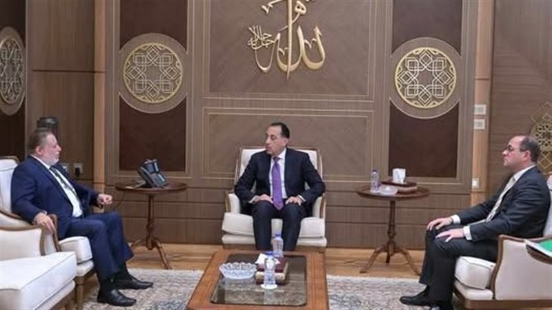 رئيس الوزراء ومحافظ