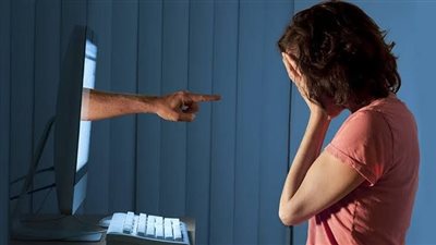 على نهج مسلسل أثينا.. كيف تحمي نفسك من فخ الابتزاز الإلكتروني؟ 