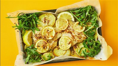 مائدة الإفطار.. حضري صينية سمك بالبطاطس شهية وصحية بسهولة