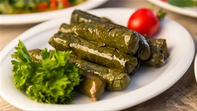 ألذ طريقة لعمل ورق العنب باللحمة المفرومة على سفرتك في رمضان