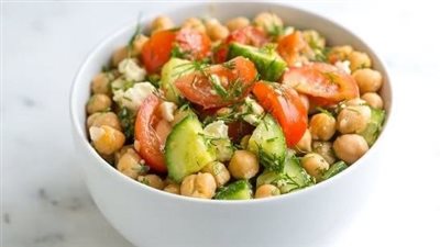 سحور 26 رمضان.. وجبة الحمص المسلوق بالخضروات الشهية والصحية