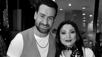 الفنان نضال الشافعي يودع جثمان زوجته إلى مثواه الأخير بمسجد بهجت