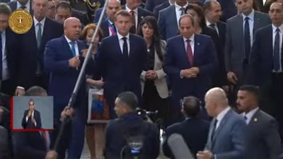 الرئيس السيسي يصطحب نظيره الفرنسىي لمترو الأنفاق من محطة عدلى منصور