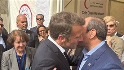 بعد ختام زيارته الرسمية لمصر.. الرئيس السيسي يودّع ماكرون من العريش