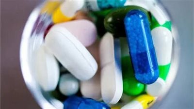 دراسة حديثة: محليات السكرين تضعف مقاومة البكتيريا للمضادات الحيوية