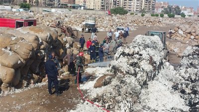 كارثة كادت تتحول إلي مأساة.. تفاصيل حريق محلج القطن في الغربية
