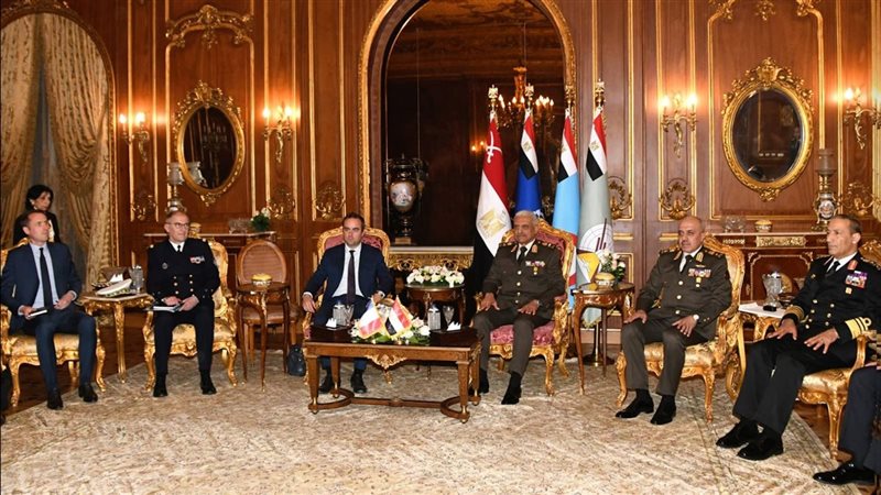 وزير الدفاع ووزير