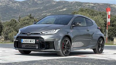تويوتا تزيح الستار عن ياريس GR 2026 بتصميم رياضي وأداء استثنائي