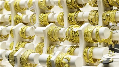 أسعار الذهب ثابتة في التعاملات المسائية.. هل الوقت مناسب للشراء؟