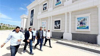 بها 70 منشأة.. وزير الإسكان يتفقد المدينة التراثية في مدينة العلمين الجديدة