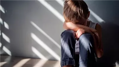 «كان عصبي ومابيقولش جملة مفهومة»..شهادة قاسية من المعلمة في واقعة طفل دمنهور