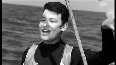 ورقة بصندوق القمامة.. بداية المسيرة الفنية للمطرب « محمد رشدي»